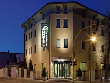 Ingresso hotel ovest**** piacenza Ingresso hotel ovest**** piacenza