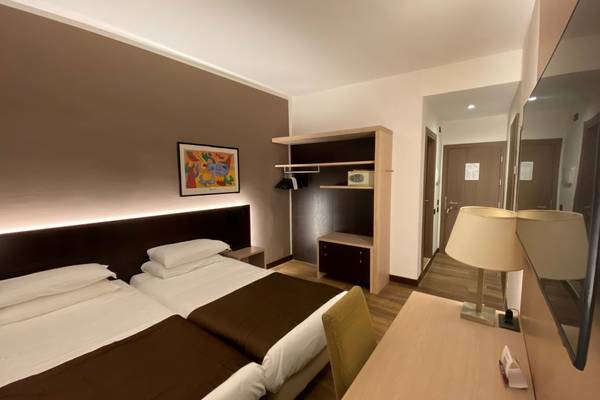 Twin room Hotel Carlton*** in FERRARA