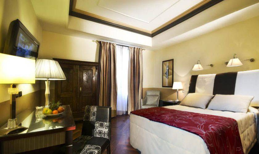 Standard triple room Hotel Royal Court**** ROME Standard triple room Hotel Royal Court**** ROME