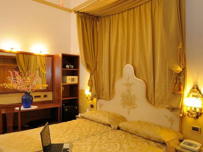 Classic double room hotel ala*** venice Classic double room hotel ala*** venice