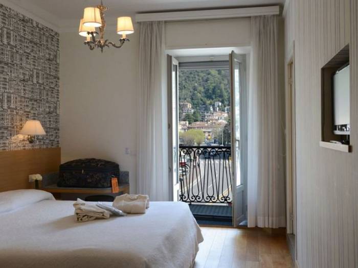 Standard double room hotel metropole & suisse au lac**** como Standard double room hotel metropole & suisse au lac**** como