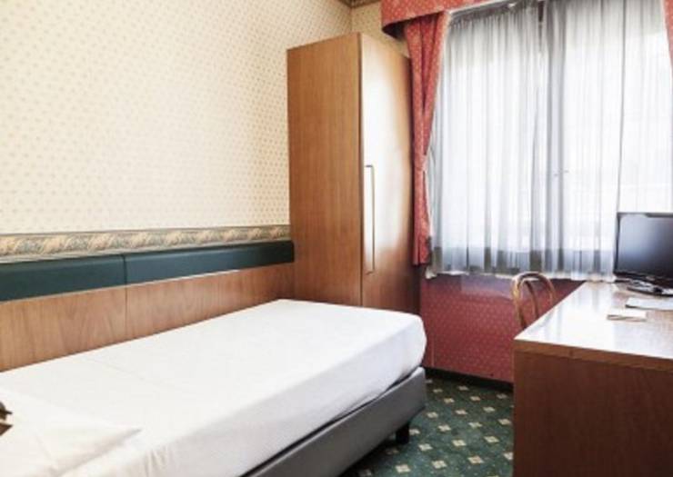 Camera classic singola Hotel Des Etrangers*** MILANO Camera classic singola Hotel Des Etrangers*** MILANO