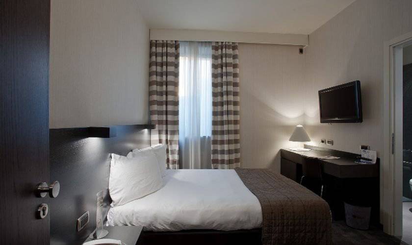 Small double for single use hotel ovest**** piacenza Small double for single use hotel ovest**** piacenza
