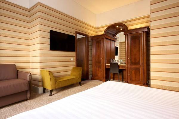 Classic triple room Hotel Mascagni**** in ROME