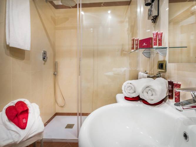 Camera matrimoniale comfort hotel diocleziano**** roma Camera matrimoniale comfort hotel diocleziano**** roma