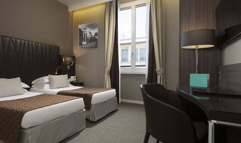 Camera comfort a due letti Hotel Artemide**** ROMA Camera comfort a due letti Hotel Artemide**** ROMA