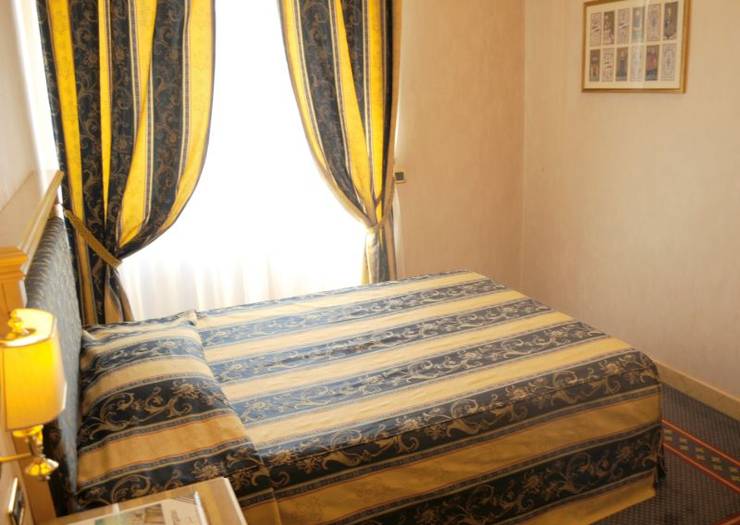 Standard single room Hotel Excelsior San Marco**** BERGAMO Standard single room Hotel Excelsior San Marco**** BERGAMO