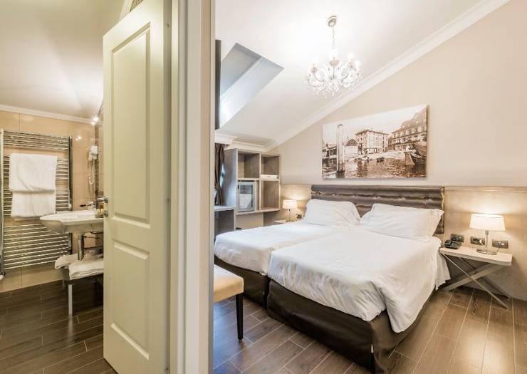 Superior double or twin  room Hotel Il Corazziere**** COMO-MERONE