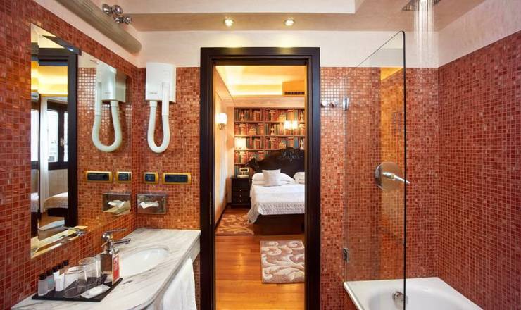 Classic double room hotel saturnia & international**** venice Classic double room hotel saturnia & international**** venice
