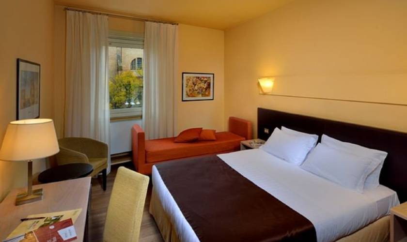 Triple room Hotel Carlton*** FERRARA Triple room Hotel Carlton*** FERRARA