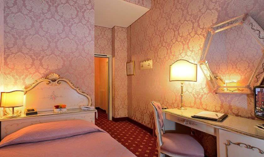 Classic single room Hotel Rialto**** VENICE Classic single room Hotel Rialto**** VENICE