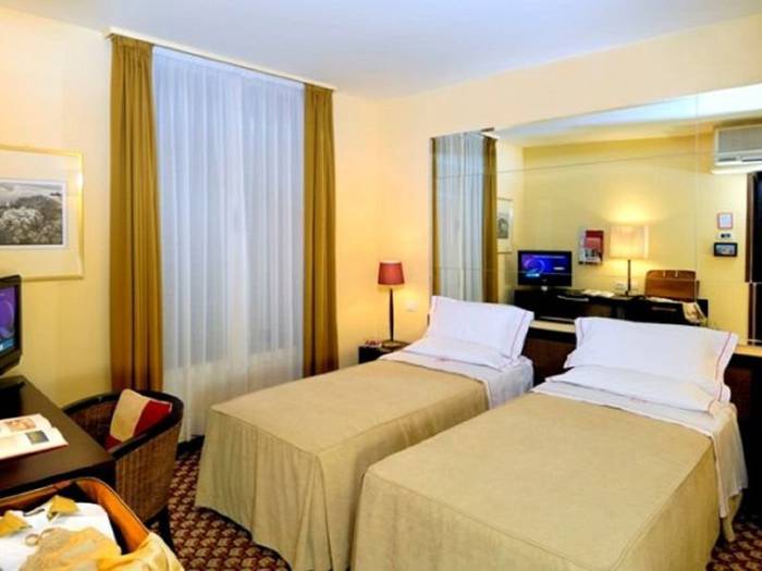 Twin room albergo al cappello rosso**** bologna Twin room albergo al cappello rosso**** bologna
