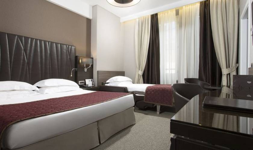 Deluxe triple room Hotel Artemide**** ROME Deluxe triple room Hotel Artemide**** ROME