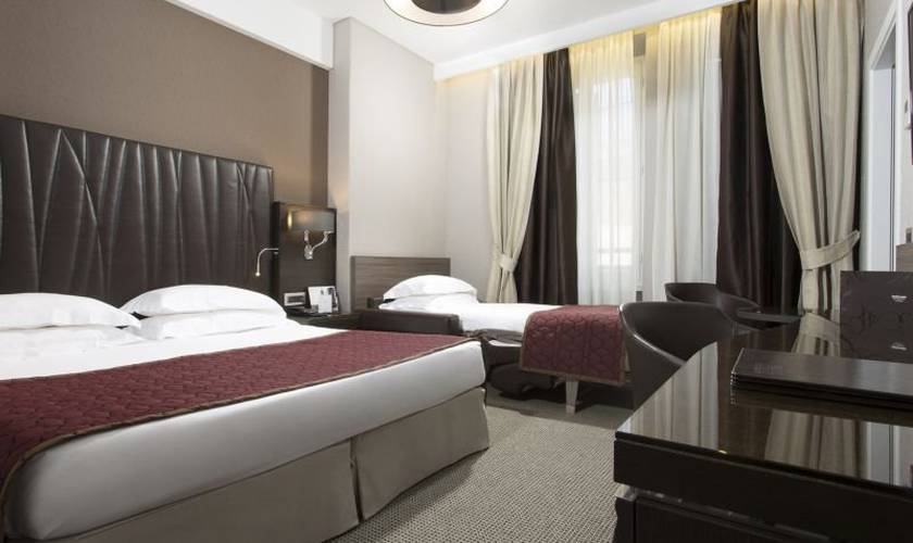 Deluxe triple room Hotel Artemide**** ROME