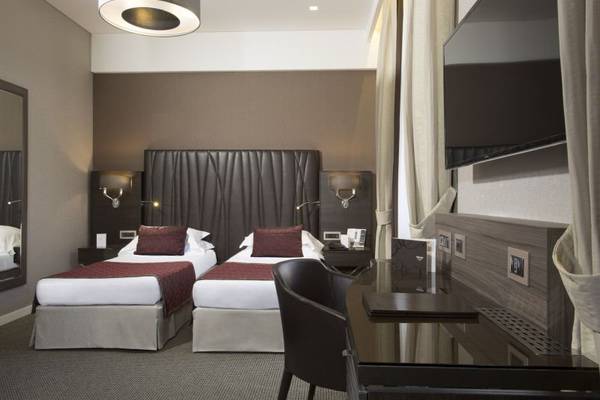 Deluxe twin room Hotel Artemide**** in ROME