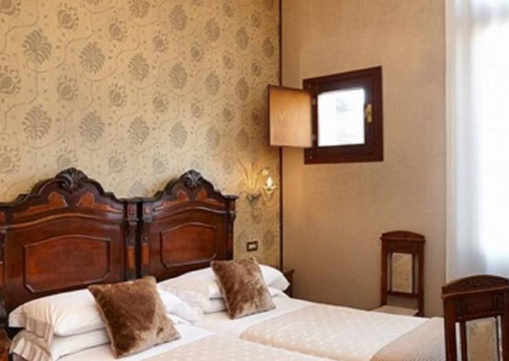 Small double room Hotel Saturnia & International**** VENICE Small double room Hotel Saturnia & International**** VENICE