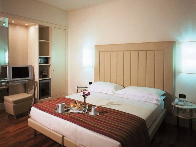 Classic double or twin room hotel londra**** florence Classic double or twin room hotel londra**** florence