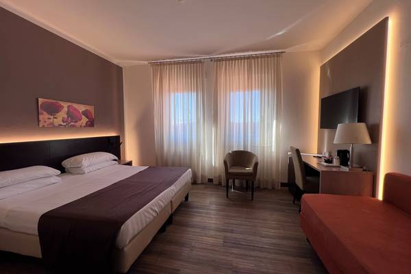 Triple room Hotel Carlton*** in FERRARA