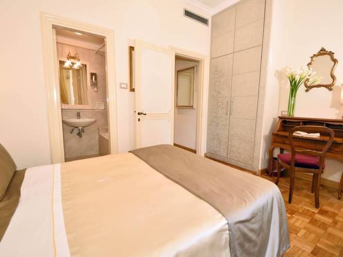 Room double for single use hotel forum**** rome Room double for single use hotel forum**** rome