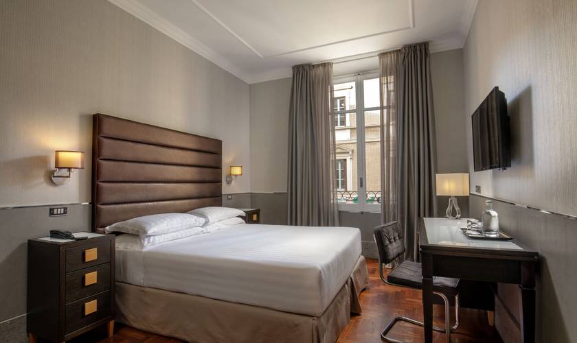 Camera deluxe matrimoniale Hotel Royal Court**** ROMA Camera deluxe matrimoniale Hotel Royal Court**** ROMA