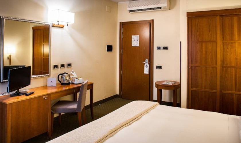 Classic single room Hotel Dei Cavalieri Caserta**** CASERTA Classic single room Hotel Dei Cavalieri Caserta**** CASERTA