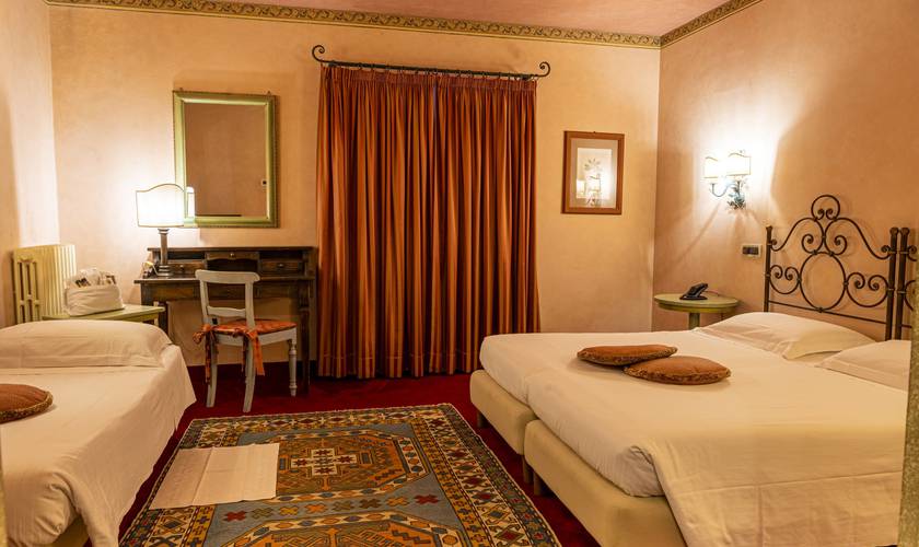 Classic triple room Hotel Boccaccio**** PISA-CALCINAIA Classic triple room Hotel Boccaccio**** PISA-CALCINAIA