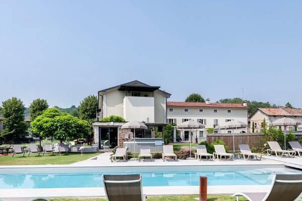 Outdoor swimming pool Hotel Il Corazziere**** COMO-MERONE