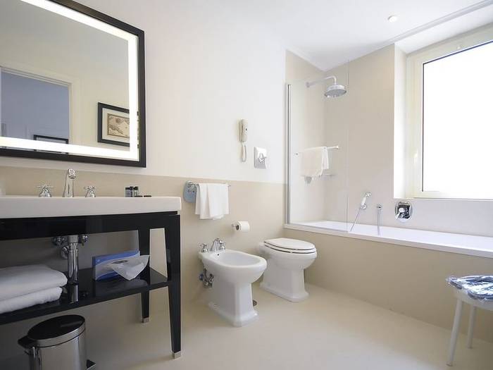 Executive double room Grand Hotel Oriente**** NAPLES Executive double room Grand Hotel Oriente**** NAPLES