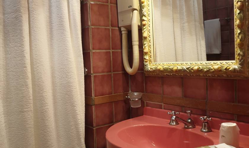 Classic triple room Hotel Boccaccio**** PISA-CALCINAIA Classic triple room Hotel Boccaccio**** PISA-CALCINAIA