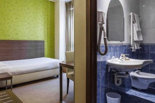 Premium single room Hotel Des Etrangers*** in MILAN