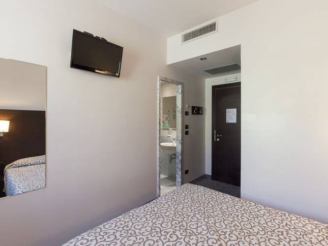 Classic double room for single use bonotto hotel & apartments*** desenzano del garda Classic double room for single use bonotto hotel & apartments*** desenzano del garda