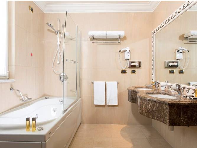 Bathroom Grand Hotel Vanvitelli**** CASERTA