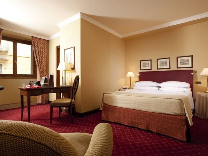 Double or twin beds room hotel accademia**** verona Double or twin beds room hotel accademia**** verona