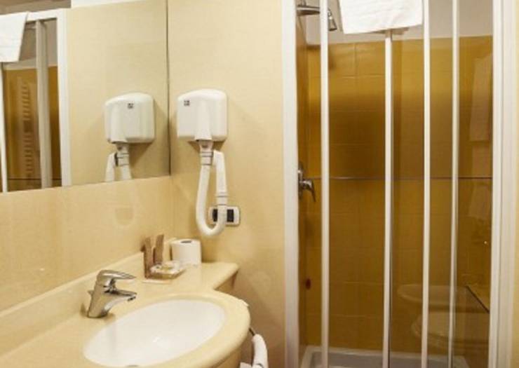 Camera superior a due letti Hotel Des Etrangers*** MILANO Camera superior a due letti Hotel Des Etrangers*** MILANO