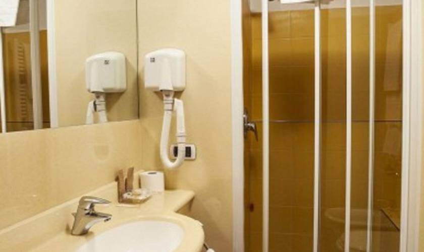 Camera superior a due letti Hotel Des Etrangers*** MILANO Camera superior a due letti Hotel Des Etrangers*** MILANO