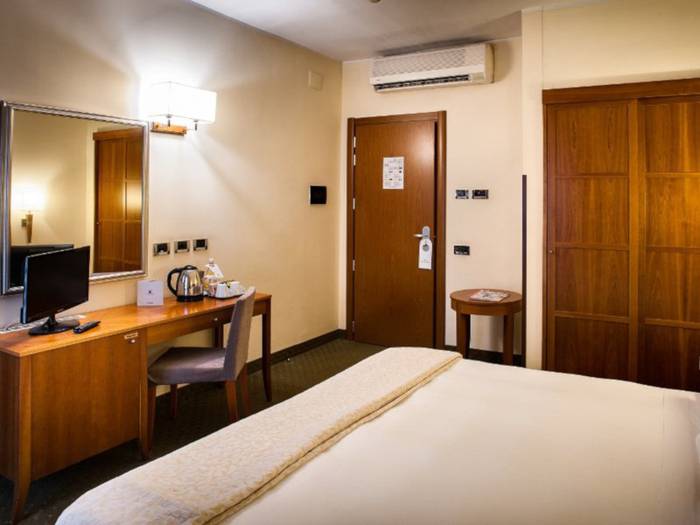 Classic single room hotel dei cavalieri caserta**** Classic single room hotel dei cavalieri caserta****