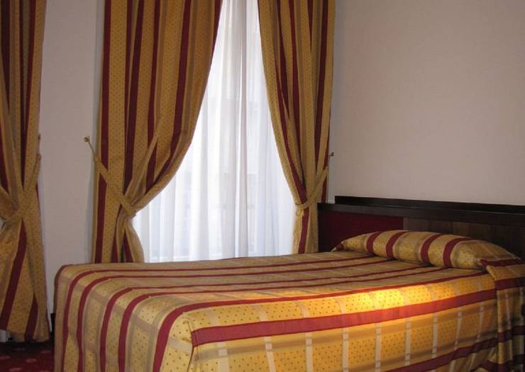 Standard single room Hotel Excelsior San Marco**** BERGAMO Standard single room Hotel Excelsior San Marco**** BERGAMO