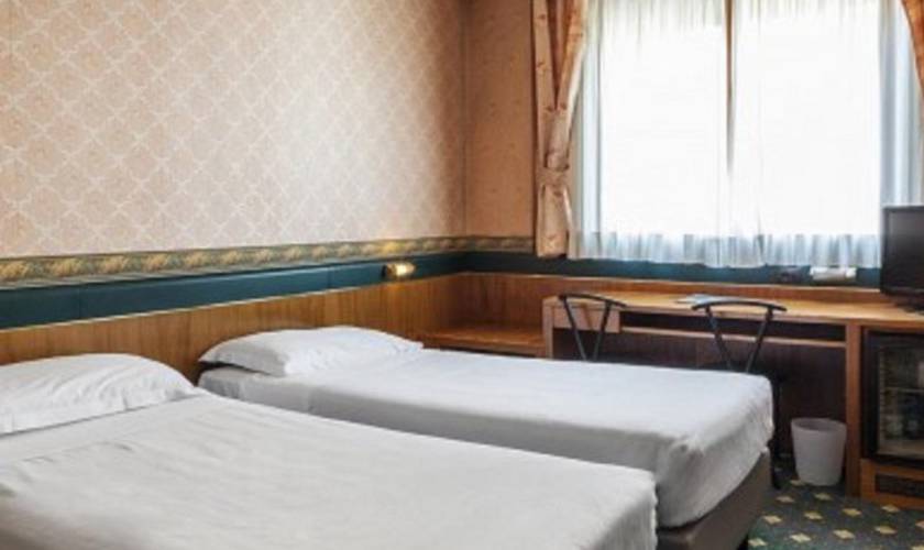 Classic twin room Hotel Des Etrangers*** MILAN
