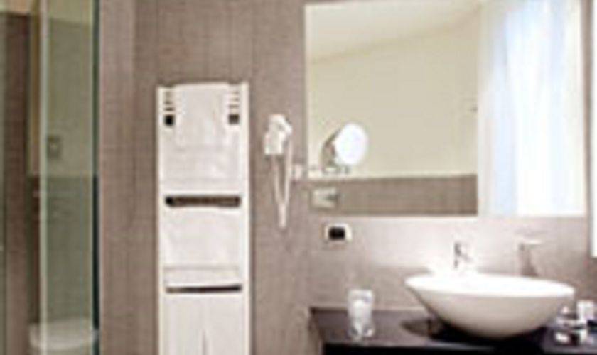 Standard double or twin room hotel ovest**** piacenza Standard double or twin room hotel ovest**** piacenza
