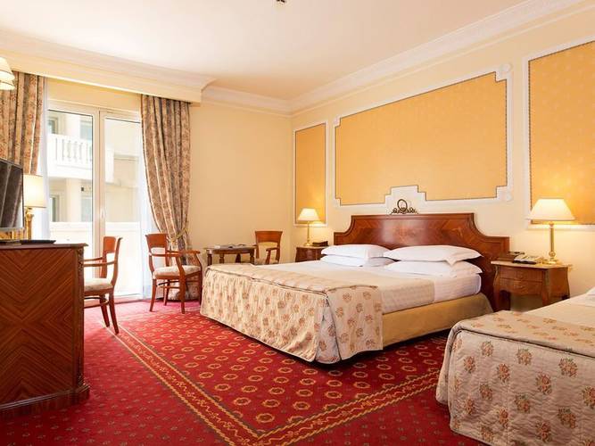 Camera tripla Grand Hotel Vanvitelli**** CASERTA