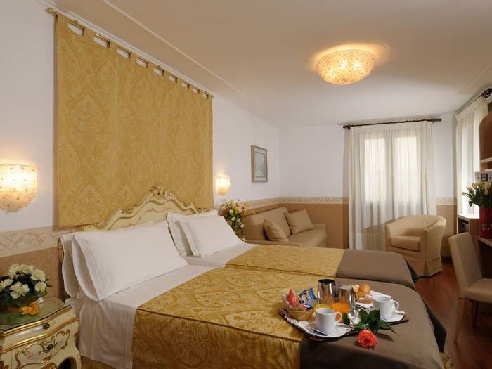 Deluxe double room hotel ala*** venice Deluxe double room hotel ala*** venice