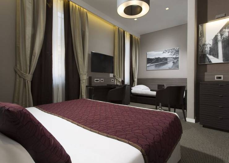 Deluxe triple room Hotel Artemide**** ROME