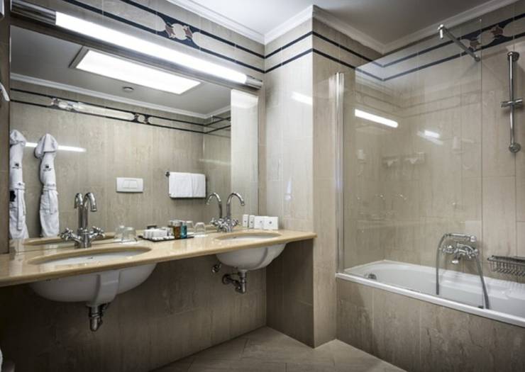 Classic double room or twin Hotel Dei Cavalieri Milano Duomo**** MILAN Classic double room or twin Hotel Dei Cavalieri Milano Duomo**** MILAN