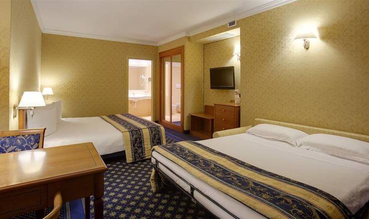 Superior triple room hotel ovest**** piacenza Superior triple room hotel ovest**** piacenza