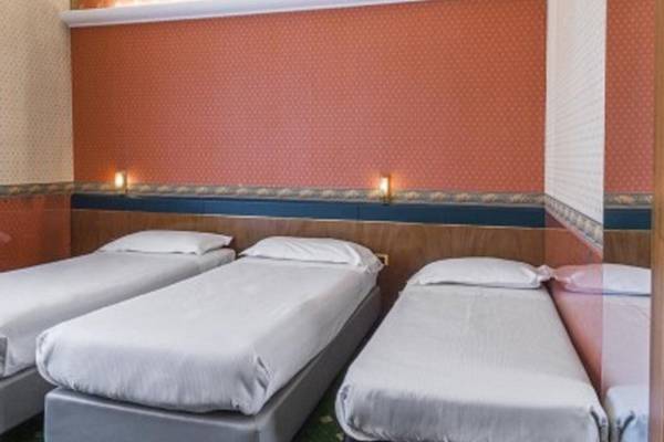 Classic triple room Hotel Des Etrangers*** in MILAN