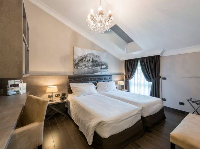 Superior double or twin room hotel il corazziere**** como-merone Superior double or twin room hotel il corazziere**** como-merone