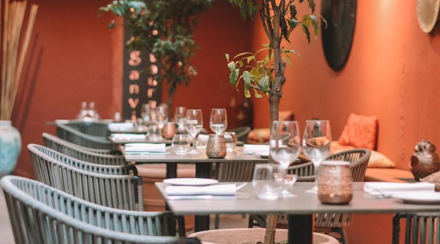 A TAVOLA CON GUSTO E LEGGEREZZA Space Hotels A TAVOLA CON GUSTO E LEGGEREZZA Space Hotels