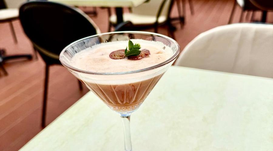 FERRAGOSTO DA SORSEGGIARE: IL COCKTAIL ESCLUSIVO DELL’HOTEL ATHENA CELEBRA L’ESTATE ITALIANA Space Hotels FERRAGOSTO DA SORSEGGIARE: IL COCKTAIL ESCLUSIVO DELL’HOTEL ATHENA CELEBRA L’ESTATE ITALIANA Space Hotels