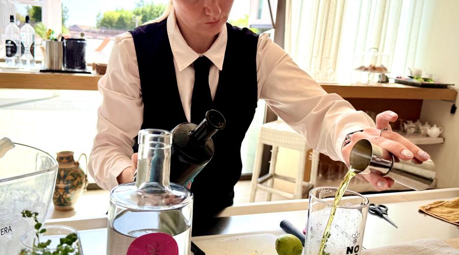 A FERRAGOSTO SI BRINDA CON IL PROFUMO DELLA SICILIA Space Hotels A FERRAGOSTO SI BRINDA CON IL PROFUMO DELLA SICILIA Space Hotels