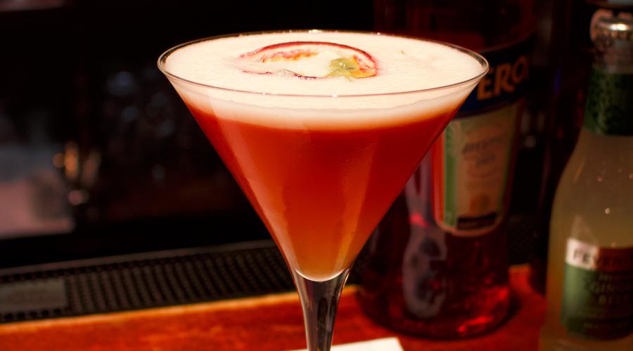 ROSSO PASSIONE: IL COCKTAIL CHE CELEBRA L’AMORE Space Hotels ROSSO PASSIONE: IL COCKTAIL CHE CELEBRA L’AMORE Space Hotels